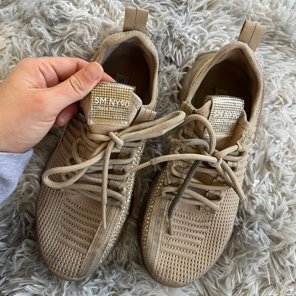 Maxima tennis shoes - Picture 1 of 3